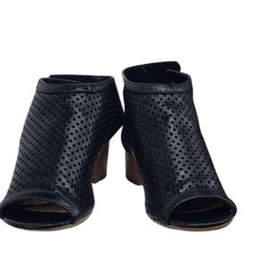 Call It Spring size 6 black sling back heel